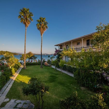 Elati Beach Aparthotel Nydri  Exterior photo